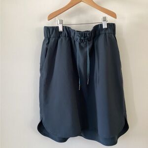 Lululemon On the Fly Travel woven Charcoal Skirt( 8)